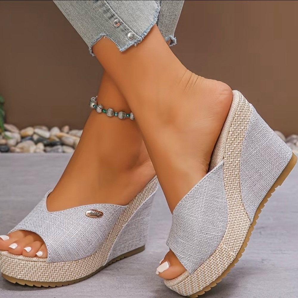 GRAY WEDGE SANDALS by Gecko